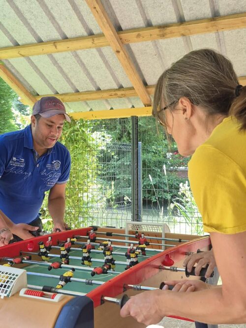 Visite très au frais ce matin de la pisciculture de Chamvres et pour clôturer cette matinée pique-nique au parc sur les bords de l’Yonne à Joigny pour la pension de famille de Sens