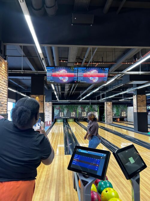 🎳 Un moment de partage au bowling ! 🎳L’HUDA de Malakoff a profité d’un agréable moment de convivialité au bowling avec les personnes hébergées. Une belle occasion de partager, de rire et de créer de beaux souvenirs ensemble ! 😊Une belle expérience, très appréciée par les résidents