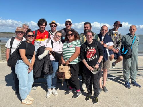 Les résidents de la Pension de Famille de la Blaiserie (86) sont partis en séjour à l’ile d’Oléron. Au programme, visite du phare de Chassiron, journée sur l’ile d’Aix et croisière autour de fort boyard, promenade sur la plage. Ils ont adoré ces moments et ont hâte de repartir l’année prochaine
