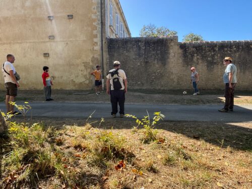 Les résidents de la Pension de Famille de la Blaiserie (86) sont partis en séjour à l’ile d’Oléron. Au programme, visite du phare de Chassiron, journée sur l’ile d’Aix et croisière autour de fort boyard, promenade sur la plage. Ils ont adoré ces moments et ont hâte de repartir l’année prochaine