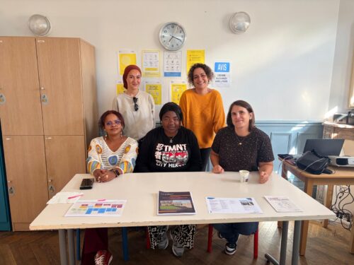 Aujourd’hui a eu lieu la journée porte ouverte des dispositifs de Clermont, Fitz-James et Villers Saint Paul au sein de l’Hébergement d’Urgence l’Hermione de Fitz-James ! Des rencontres, des échanges, un nuage de mots, une visite d’un logement et de belles photos pour immortaliser cette journée !
